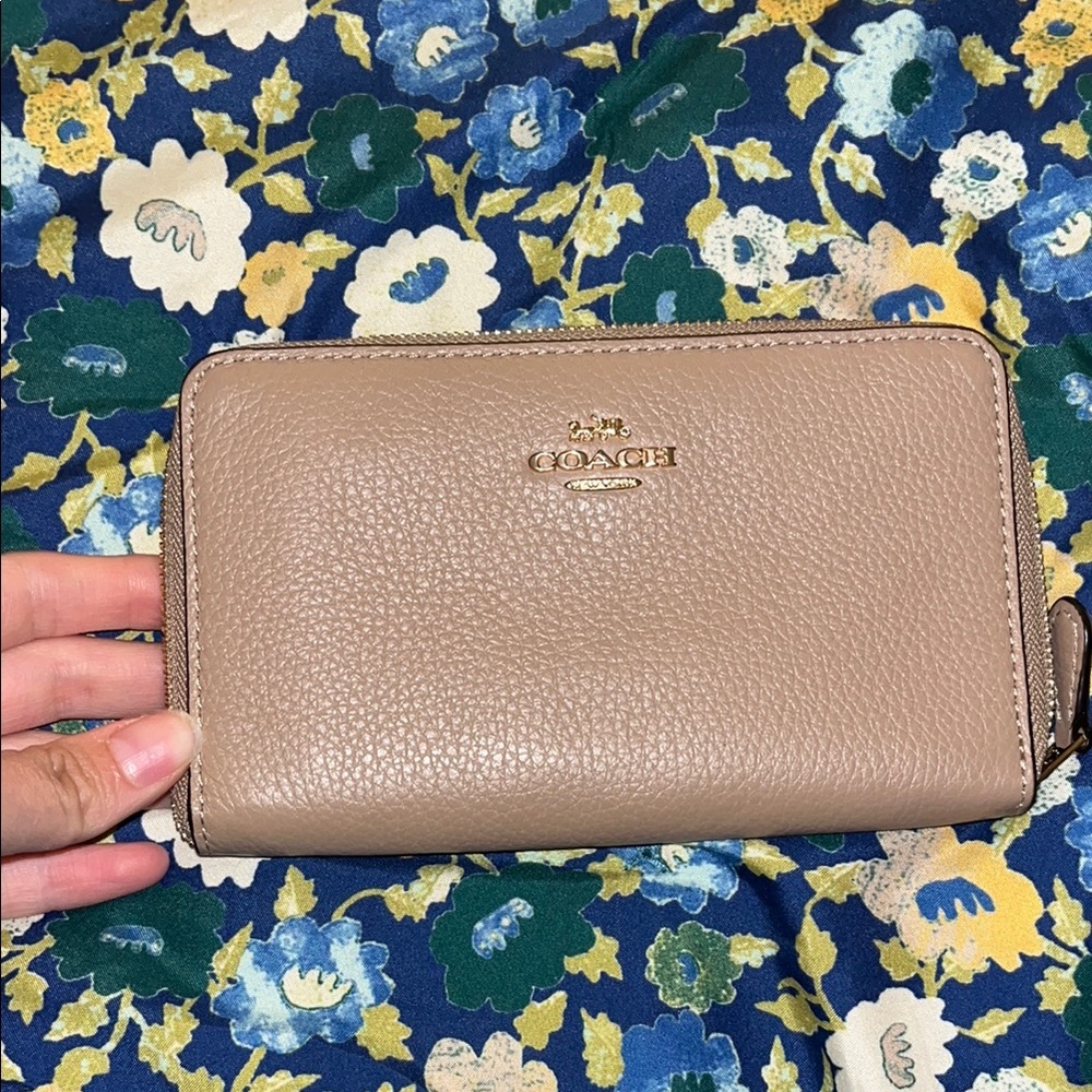 ❤️Coach Tan Pebble Leather Zip Wallet
